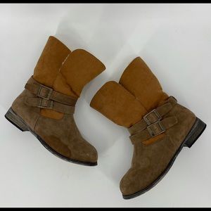 BearPaw Suede Sheepskin Boots Size 8
